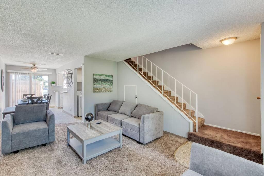 Lovely 2 Bedroom In Quiet Location *