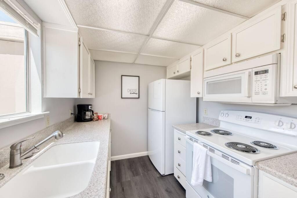 Lovely 2 Bedroom In Quiet Location *