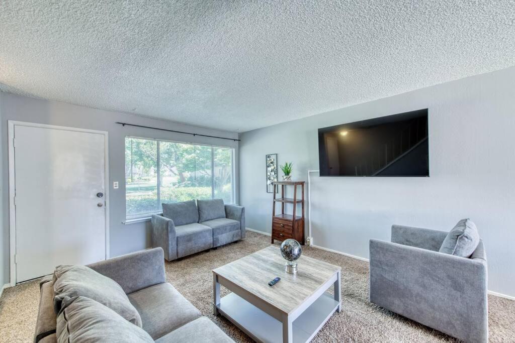 Lovely 2 Bedroom In Quiet Location Apartment Fresno